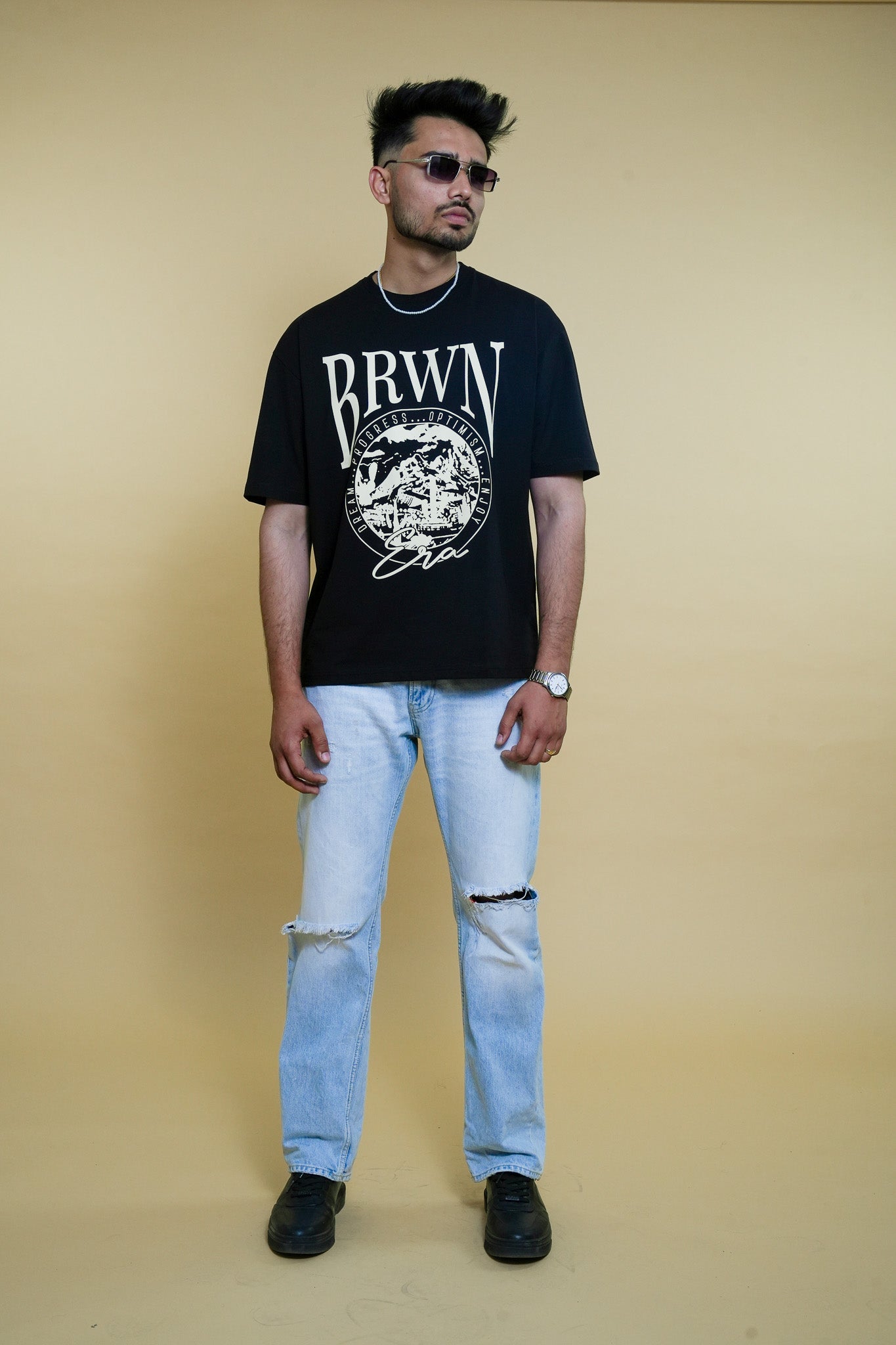 BLACK T-SHIRT