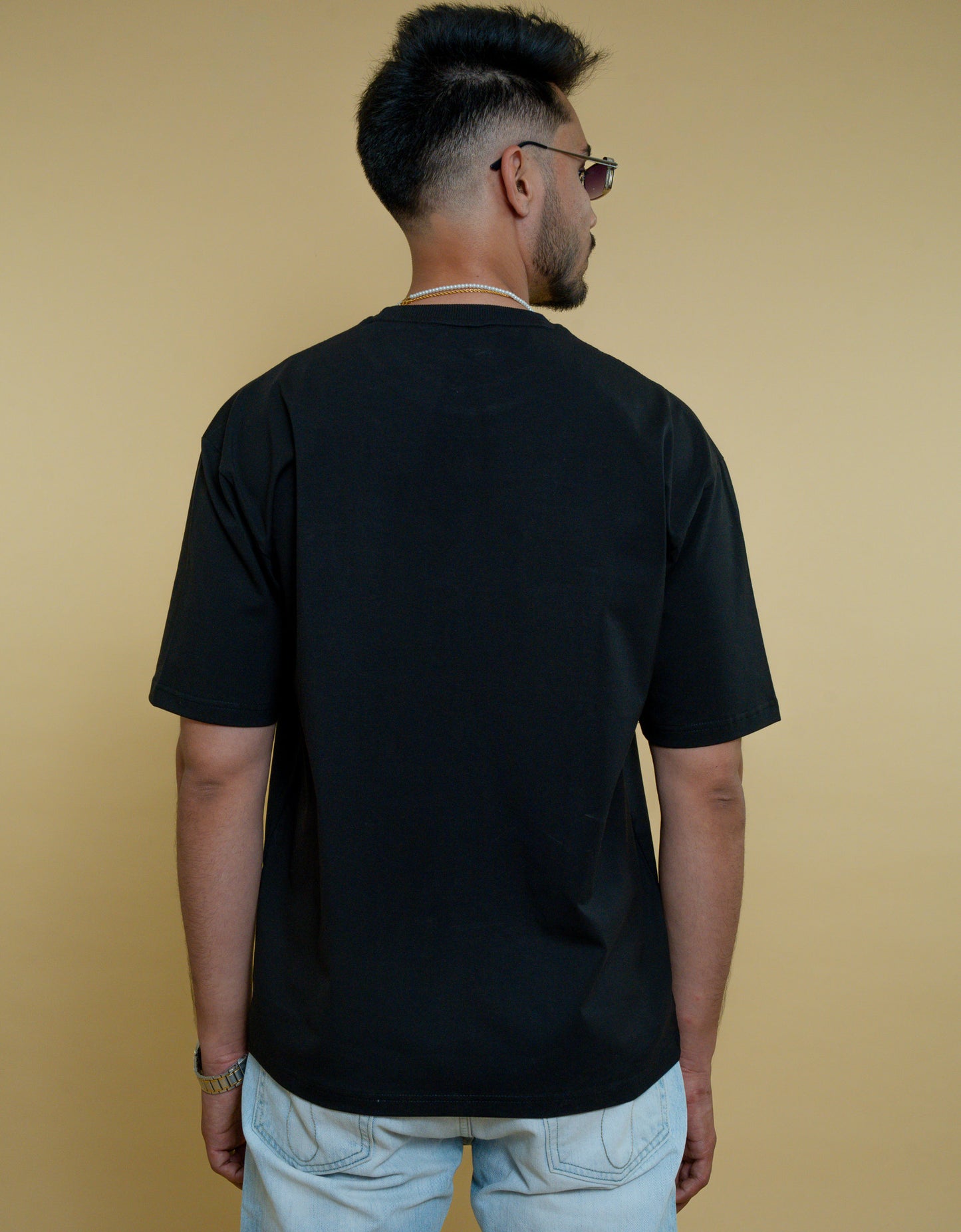 BLACK T-SHIRT