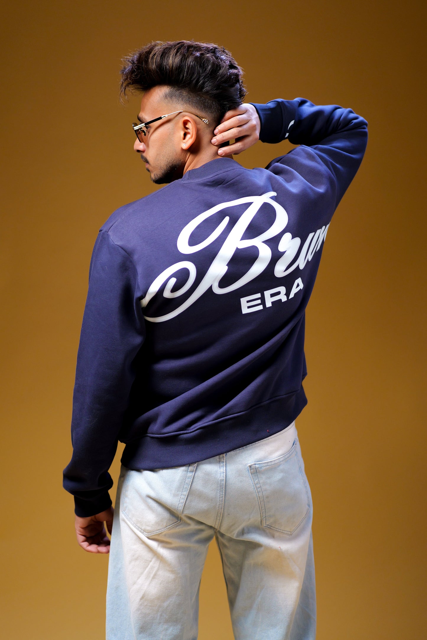 BLUE BACK SCRIPT CLASSIC SWEATSHIRT