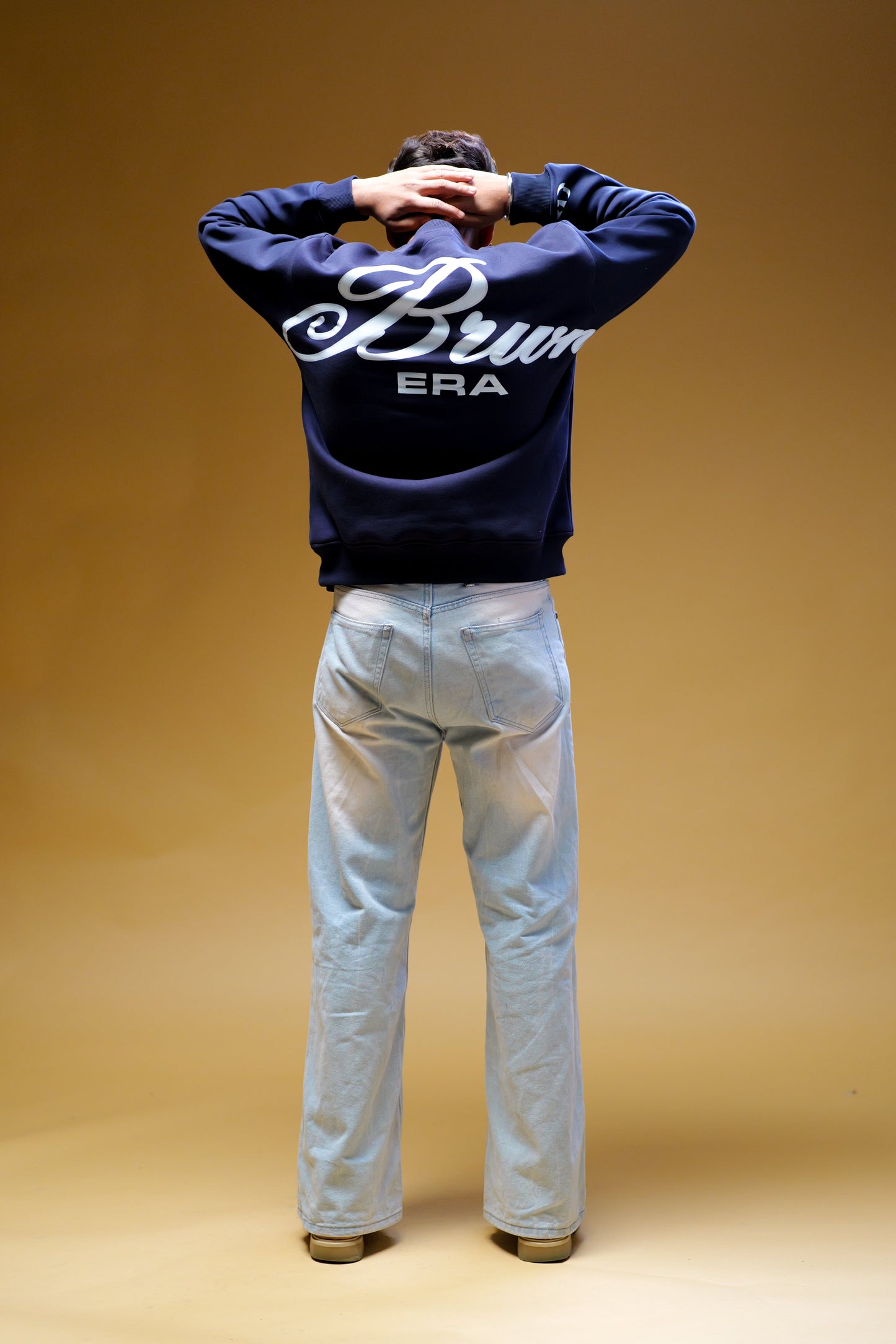 BLUE BACK SCRIPT CLASSIC SWEATSHIRT