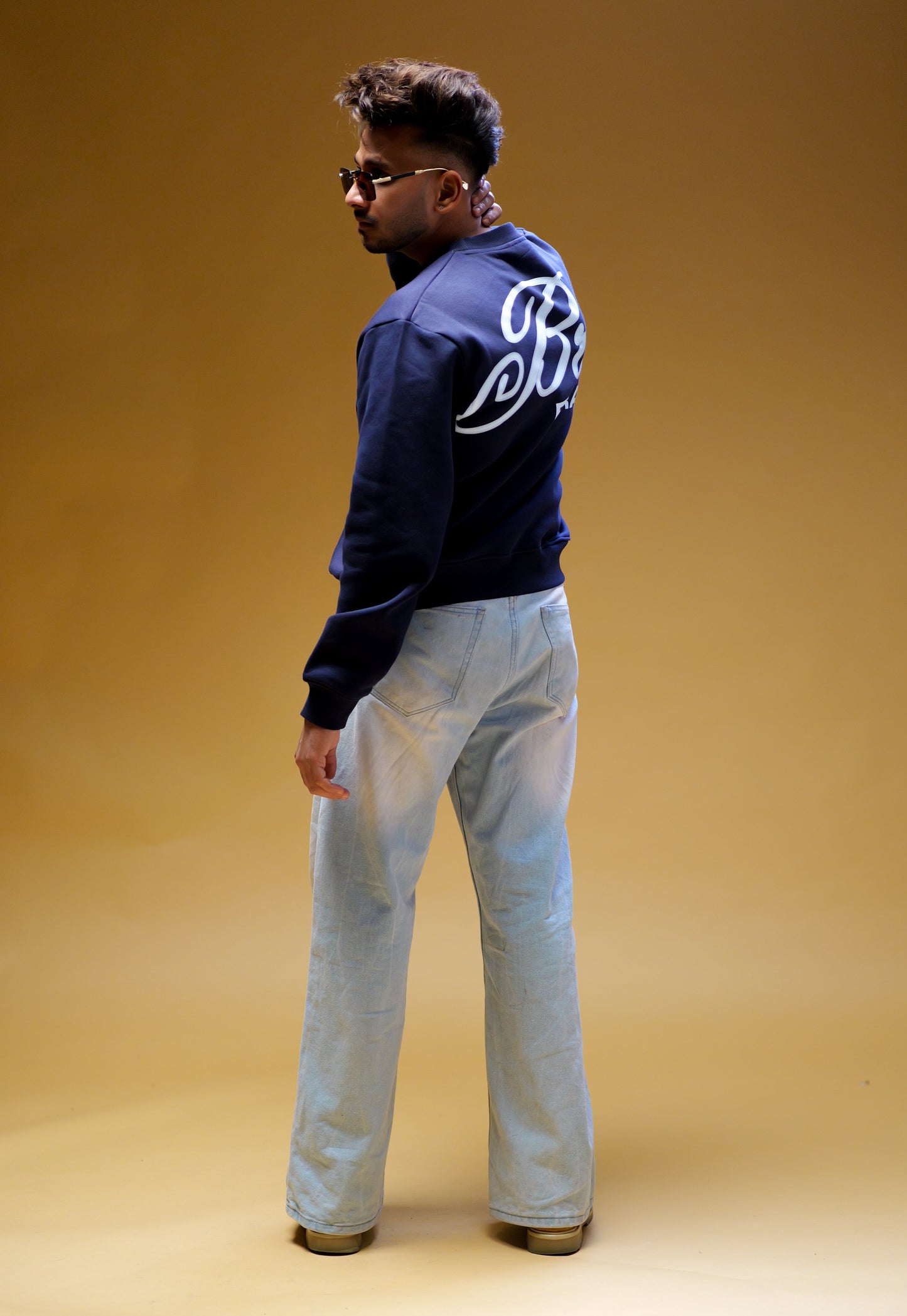 BLUE BACK SCRIPT CLASSIC SWEATSHIRT